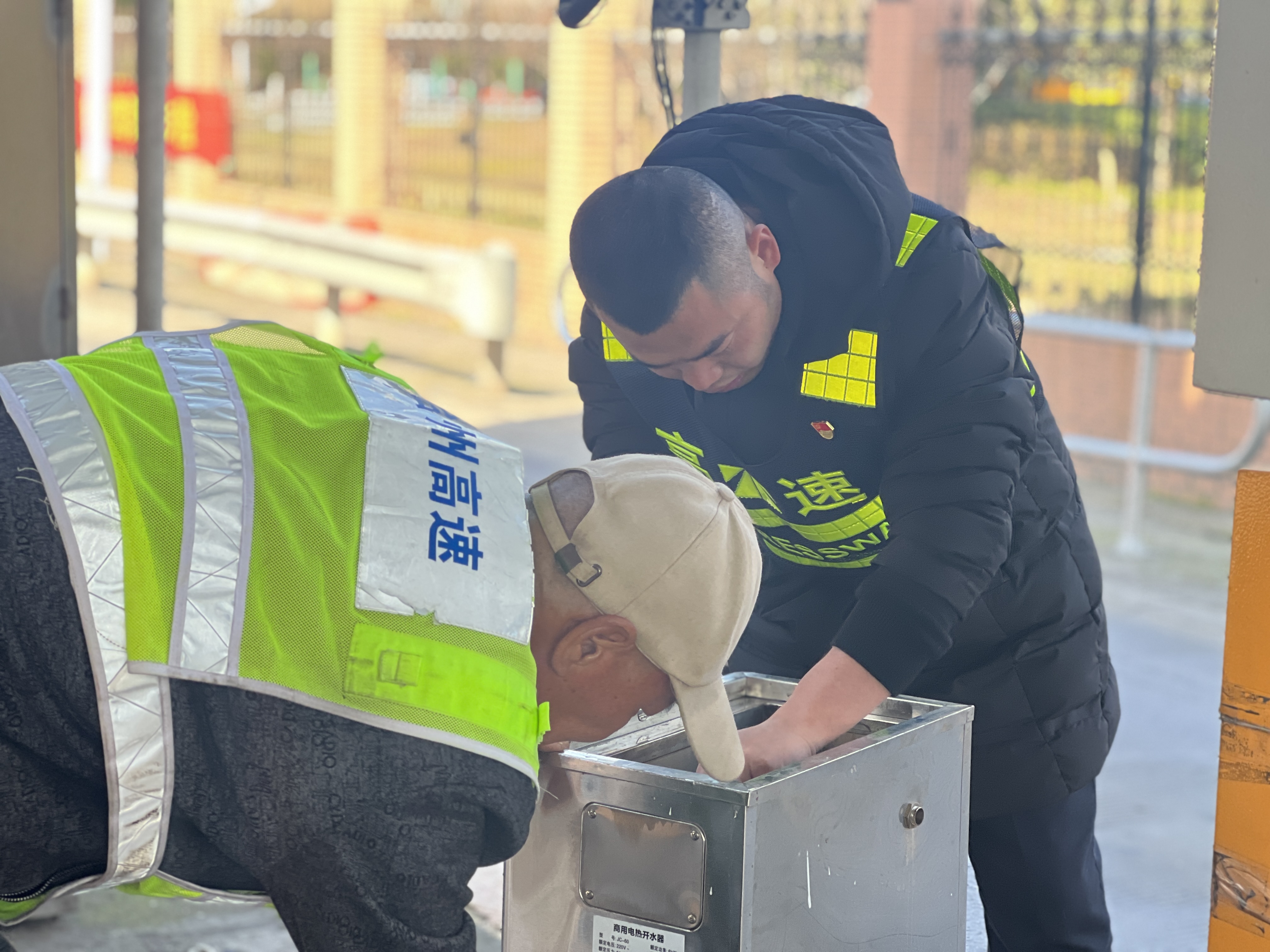 1677456602742008.jpg 袁莉攝.jpg